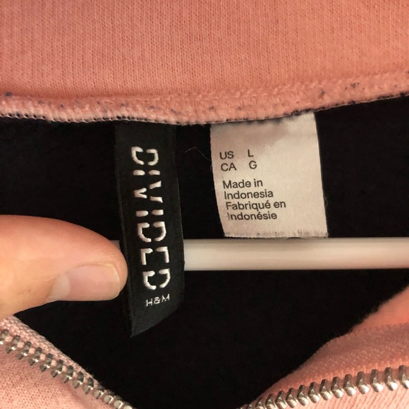 Women’s Large Chevron H&M Divided Cropped Sweater - Picture 3 of 3